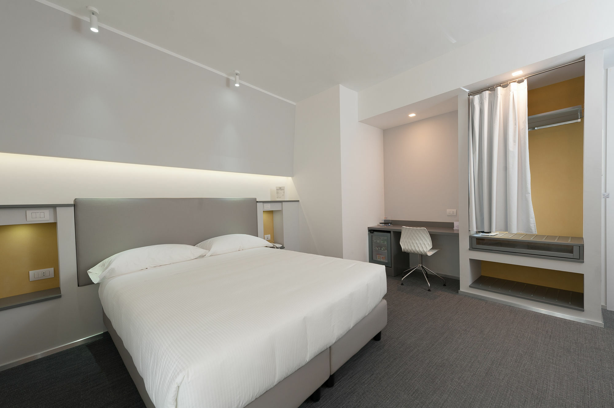 Executive Inn Boutique Hotel Бриндизи Экстерьер фото
