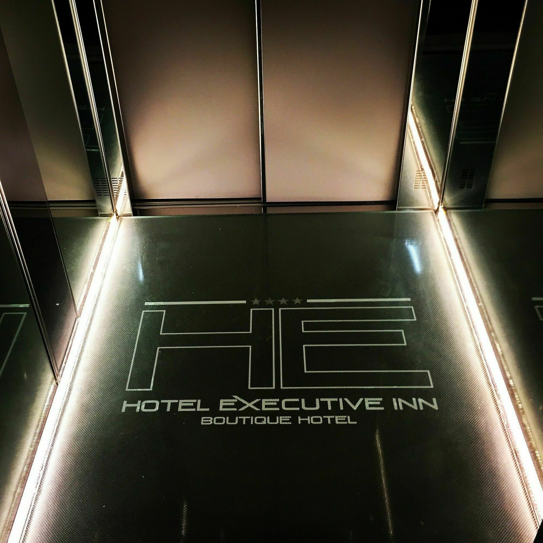 Executive Inn Boutique Hotel Бриндизи Экстерьер фото